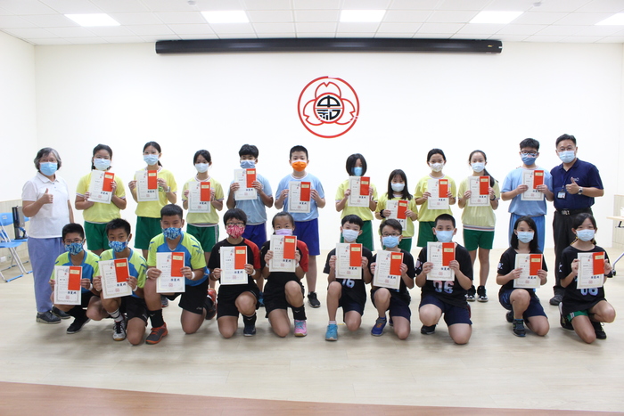 頒發「竹林高級中學優秀學生獎學金」