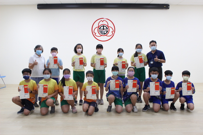 頒發「竹林高級中學優秀學生獎學金」