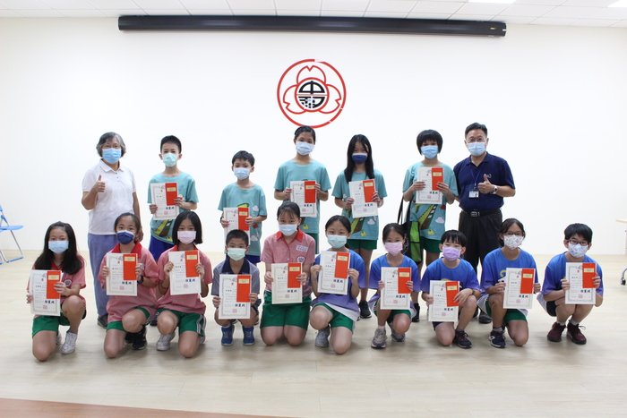 頒發「竹林高級中學優秀學生獎學金」