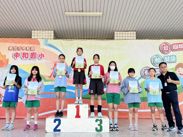 五年級女生200M