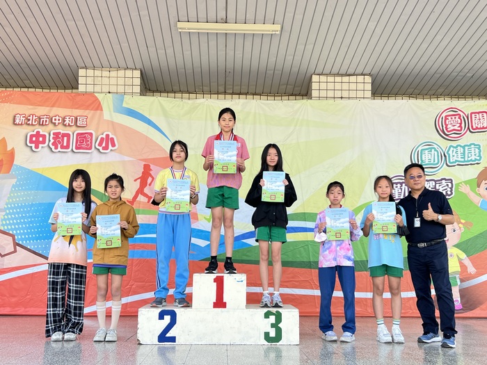 五年級女生跳高