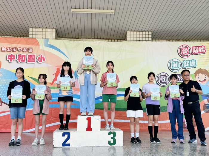 六年級女生跳高