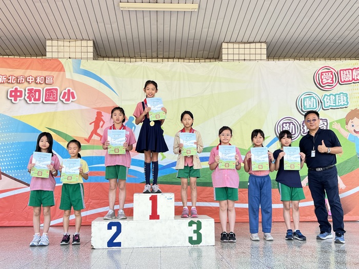 三年級女生100M