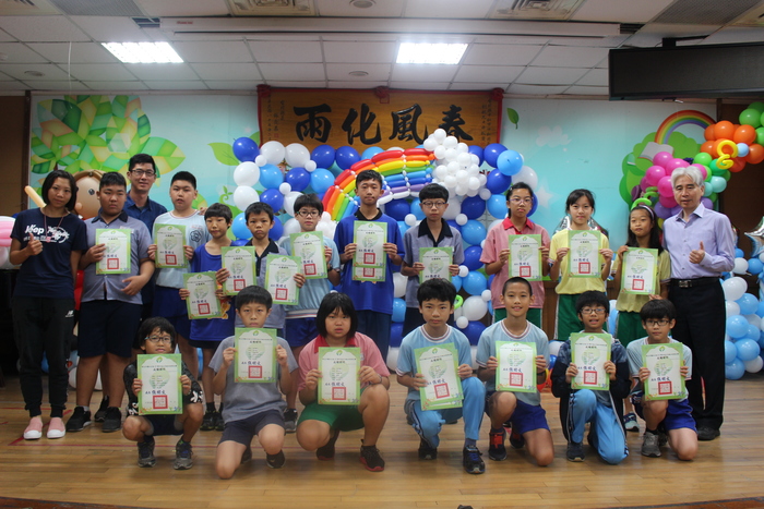 頒發本校田徑隊參加新北市雙和區107學年度田徑對抗賽獲獎獎項