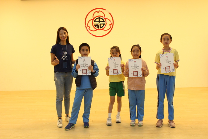 頒發「111年全國中小學客家藝文競賽北區初賽」