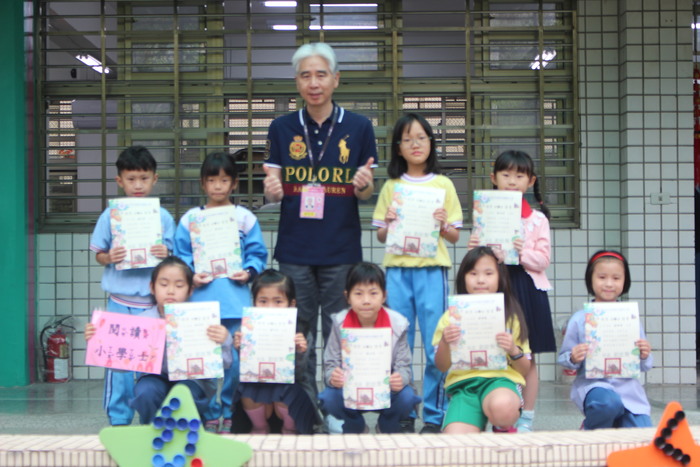 頒發校內閱讀小學士證書