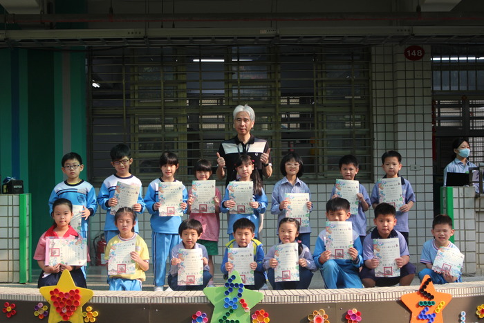 頒發閱讀小學士證書