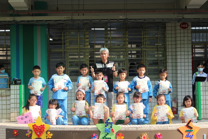 頒發閱讀小學士證書