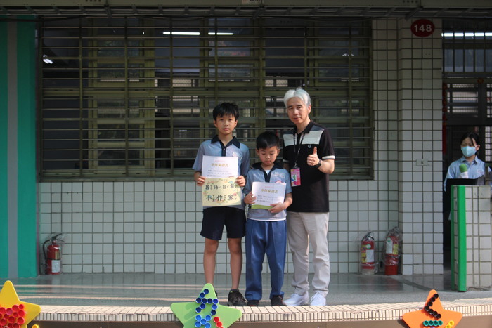頒發「國語日報小作家」證書