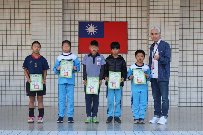 頒發108學年度新北市中小學滑輪溜冰錦賽獲獎同學