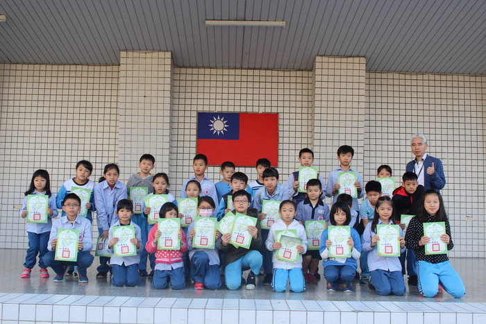 頒發新北市108學年度第一學期中小學游泳錦標賽及榮富盃游泳邀請賽獲獎獎項