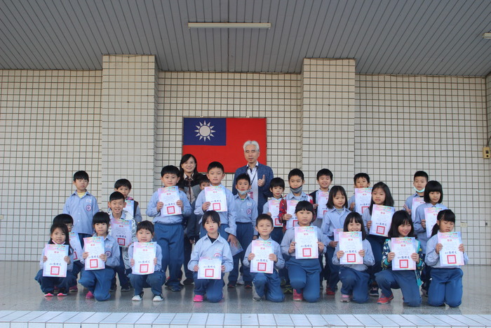二年06班參加新北市108年度國小英語歌曲演唱競賽榮獲低年組優等