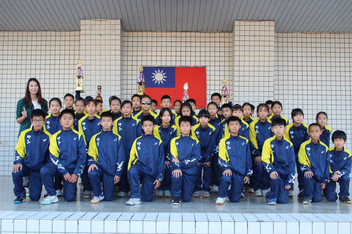 頒發「新北市112學年度中小學手球錦標賽」