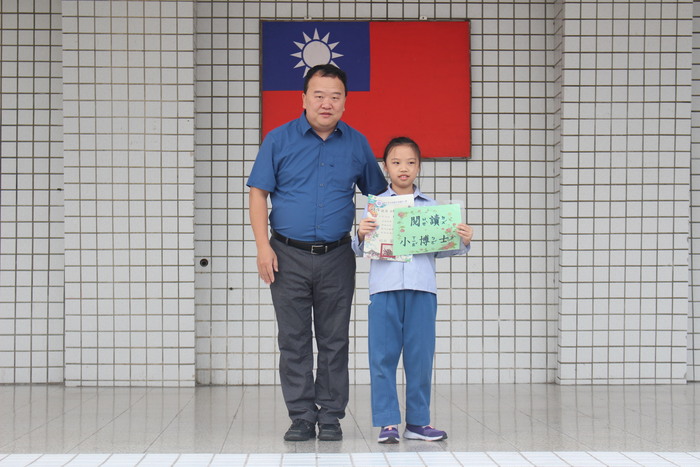 頒發閱讀小博士獲獎同學