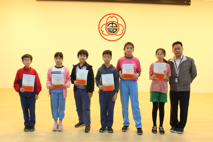 頒發中和國小校友林建生先生紀念獎助學金