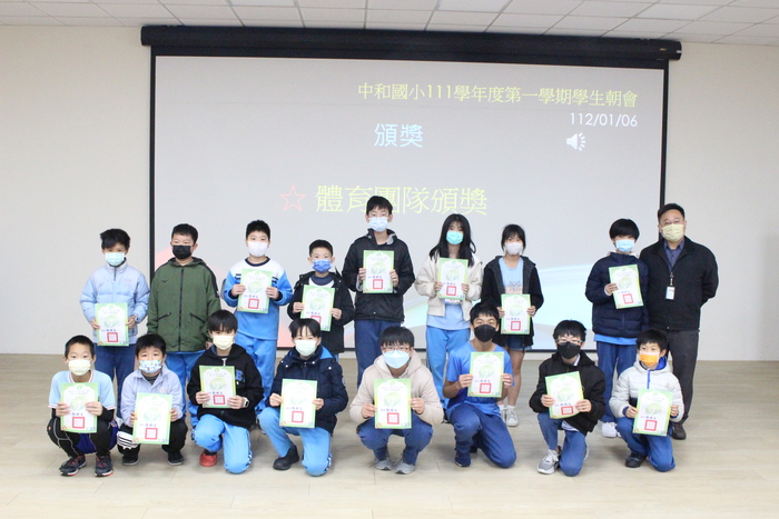 樂樂棒球隊參加新北市111學年度第1學期安全棒球錦標賽榮獲第三名