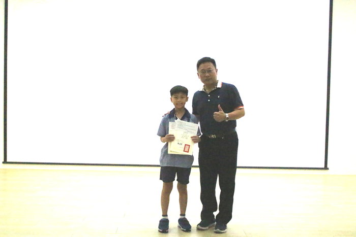 頒發「112年度Cool Engilsh 英聽王大賽」