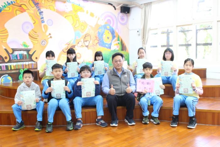 頒發閱讀小學士證書