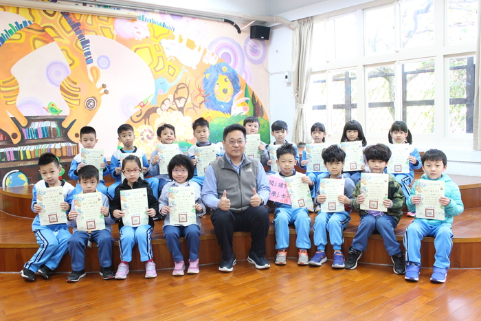 頒發閱讀小學士證書