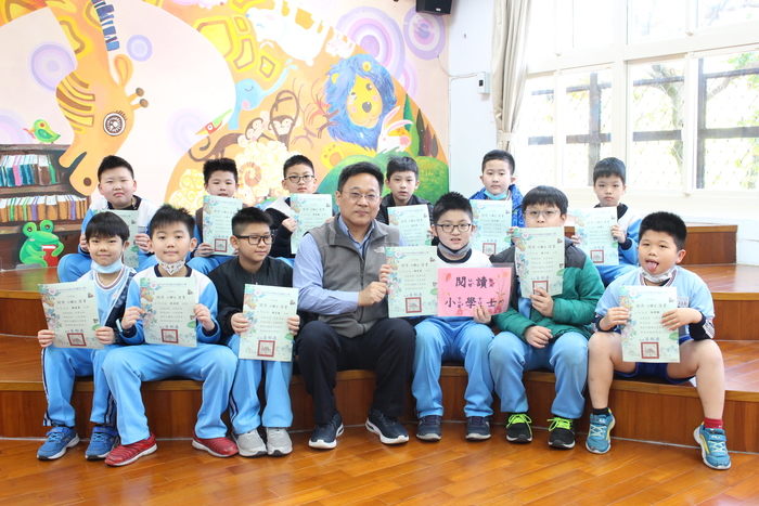 頒發閱讀小學士證書