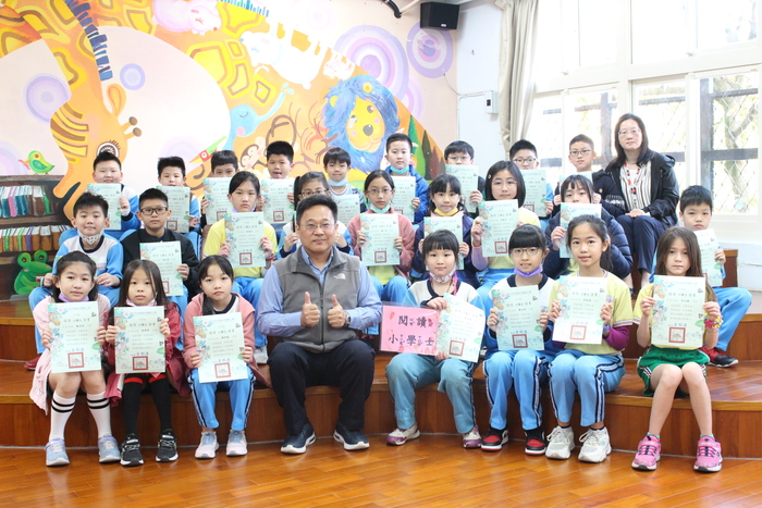 頒發閱讀小學士證書
