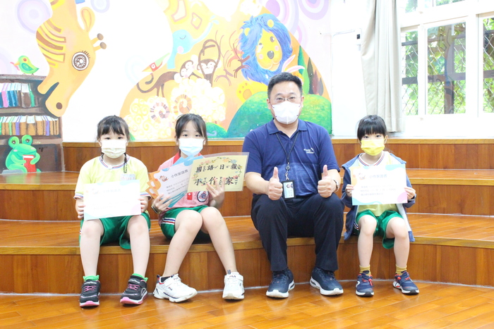 頒發「國語日報小作家」