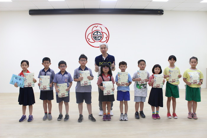 頒發閱讀小碩士證書
