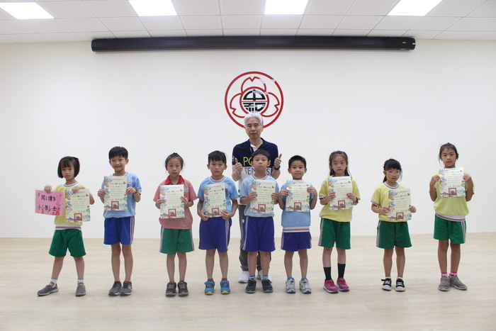 頒發閱讀小學士證書