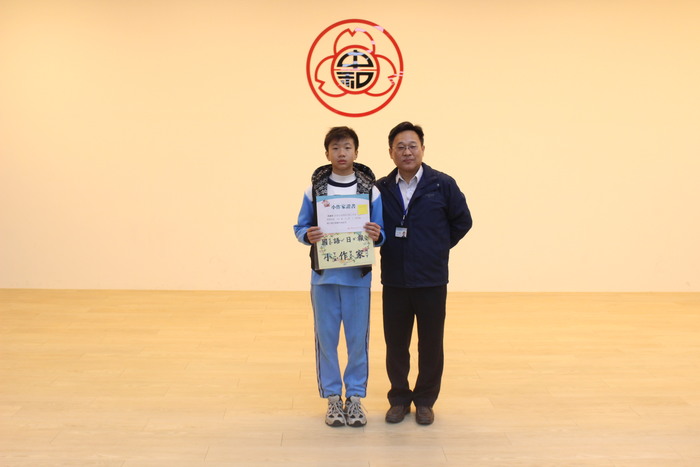 頒發「國語日報小作家」證書