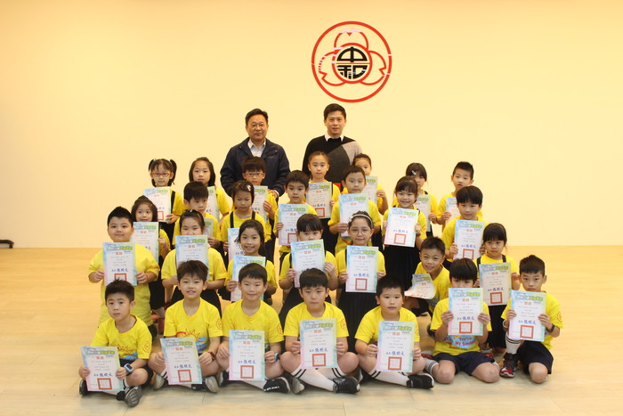 本校二年12班參加109學年度新北市英語歌唱比賽榮獲低年級組優等