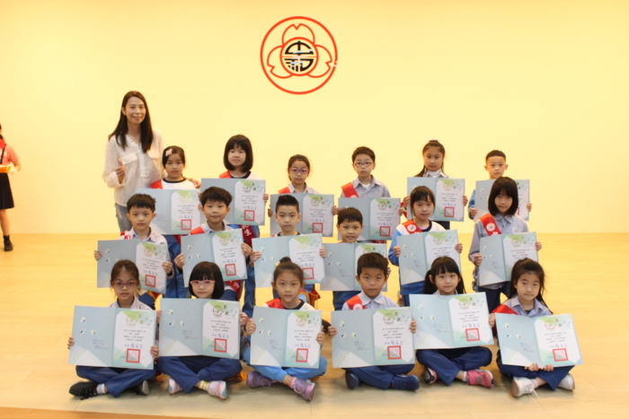 頒發新北市110學年度班級模範生獎項