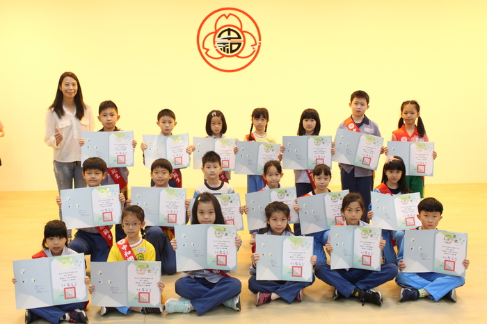 頒發新北市110學年度班級模範生獎項