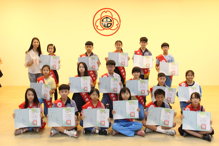 頒發新北市110學年度班級模範生獎項