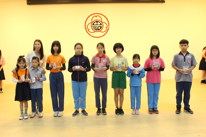 頒發「中和小達人」兒童節表演團體獎項