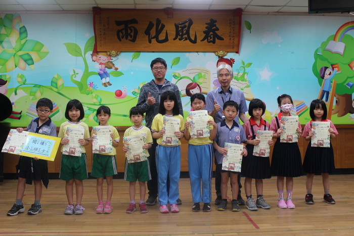 頒發閱讀小碩士證書