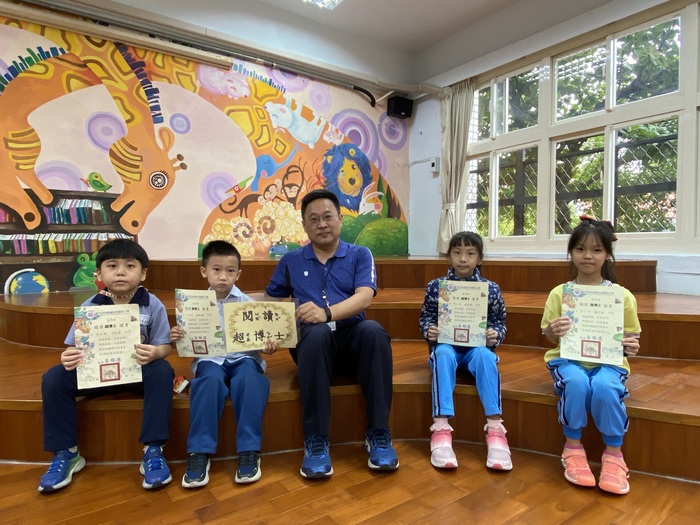 頒發超博士閱讀證書