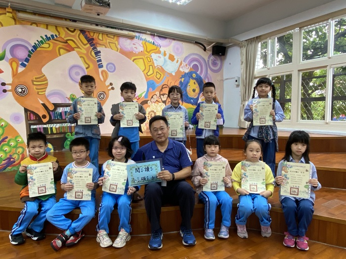 頒小碩士閱讀證書