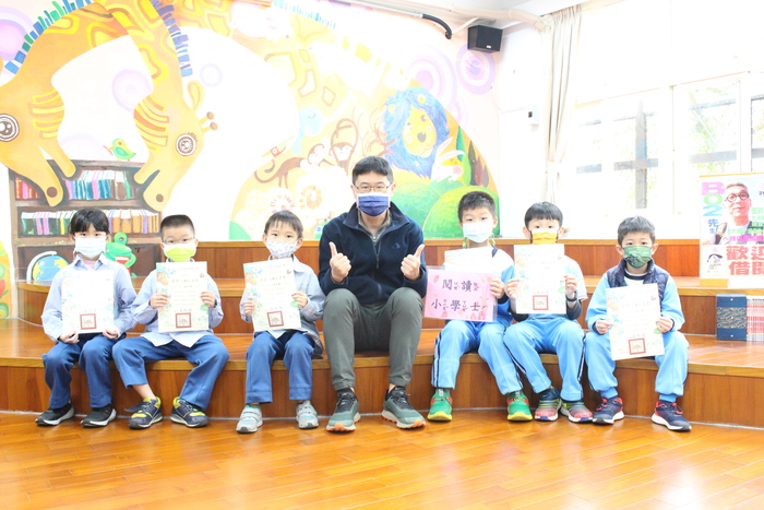 頒發閱讀小學士