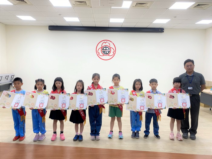 頒發109學年度模範生