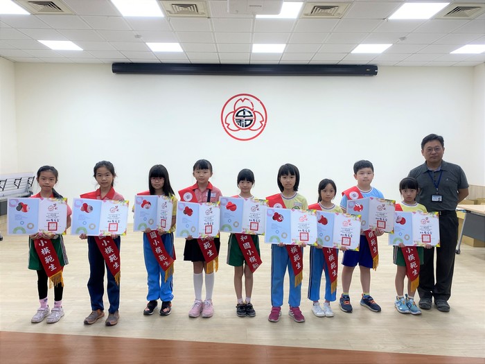 頒發109學年度模範生