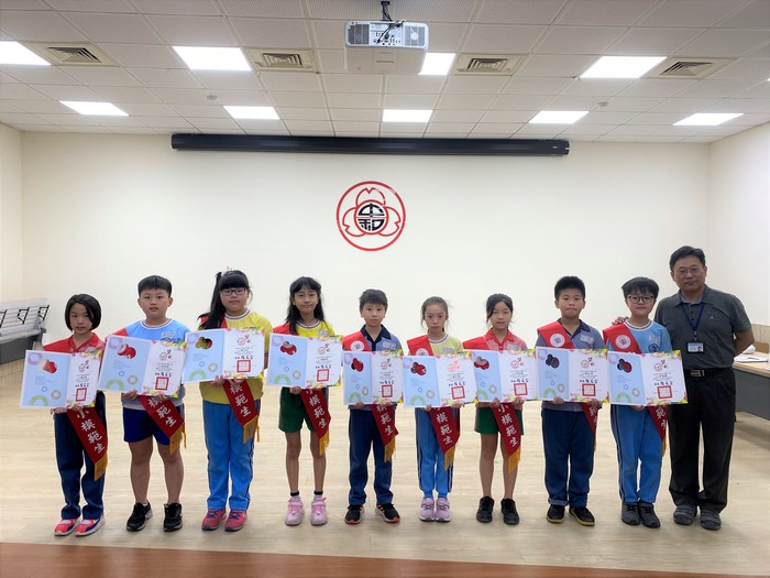 頒發109學年度模範生