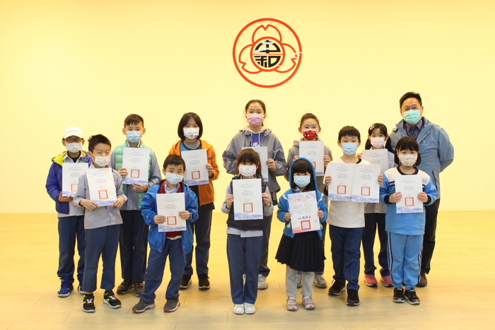 頒發新北市110學年度美術比賽南區市賽獲獎獎項